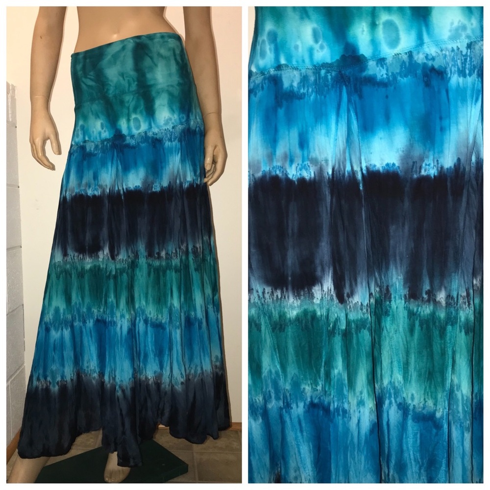❤️SALE❤️Tye-Dye Blue/Green lined maxi skirt. Lg.